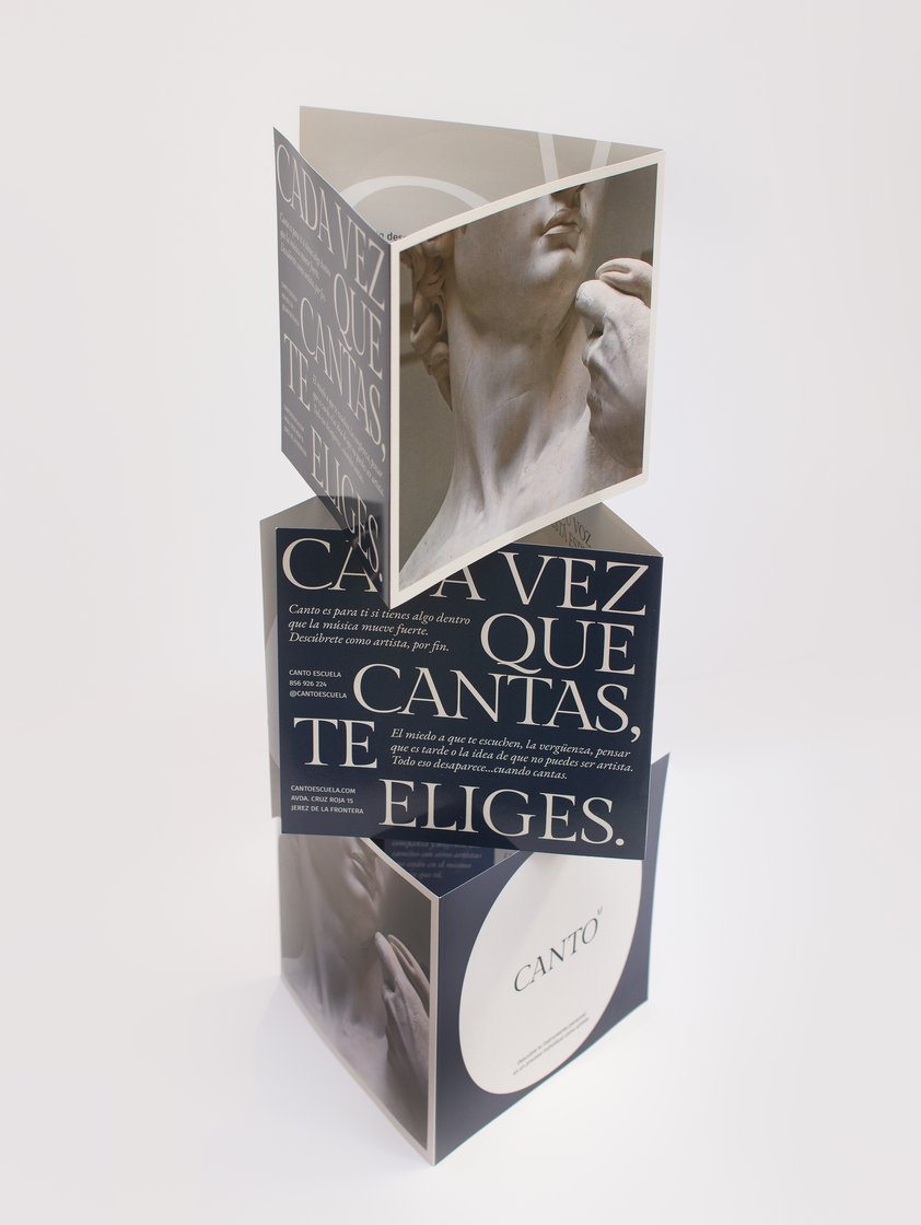 Tríptico de Canto Escuela con el lema «Cada vez que cantas, te eliges»